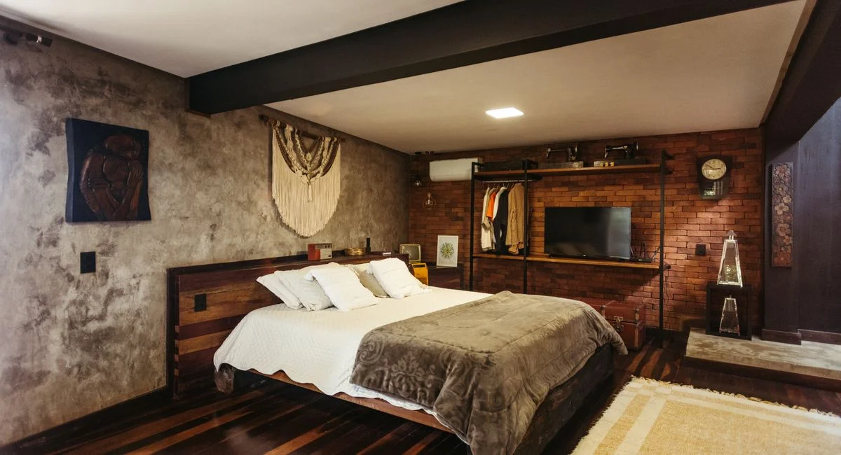 Stylish bedroom interior in Santa Teresa, Brazil featuring modern decor and warm tones.